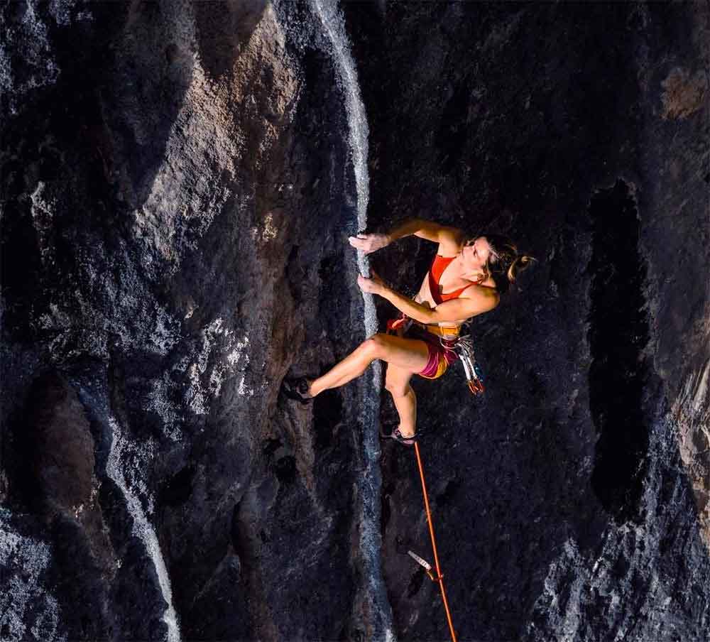 escalade sur colonette à la falaise de Saint-Auban